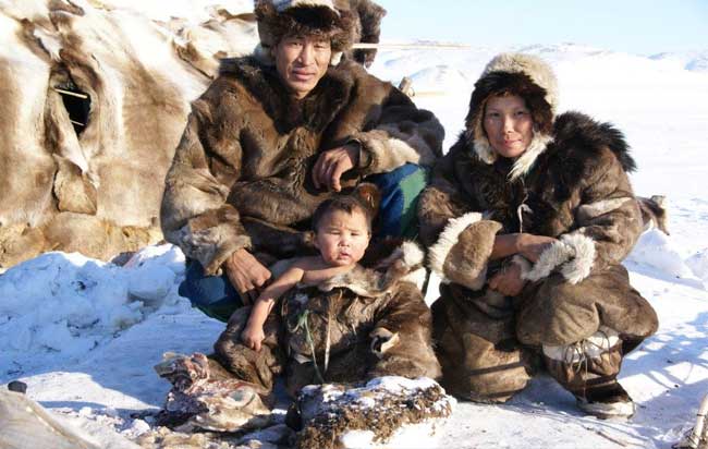 एस्किमो और इनयुइट लोग कैसे जी लेतें हैं उत्तरी ध्रुव के भयानक ठन्डे वातावरण में